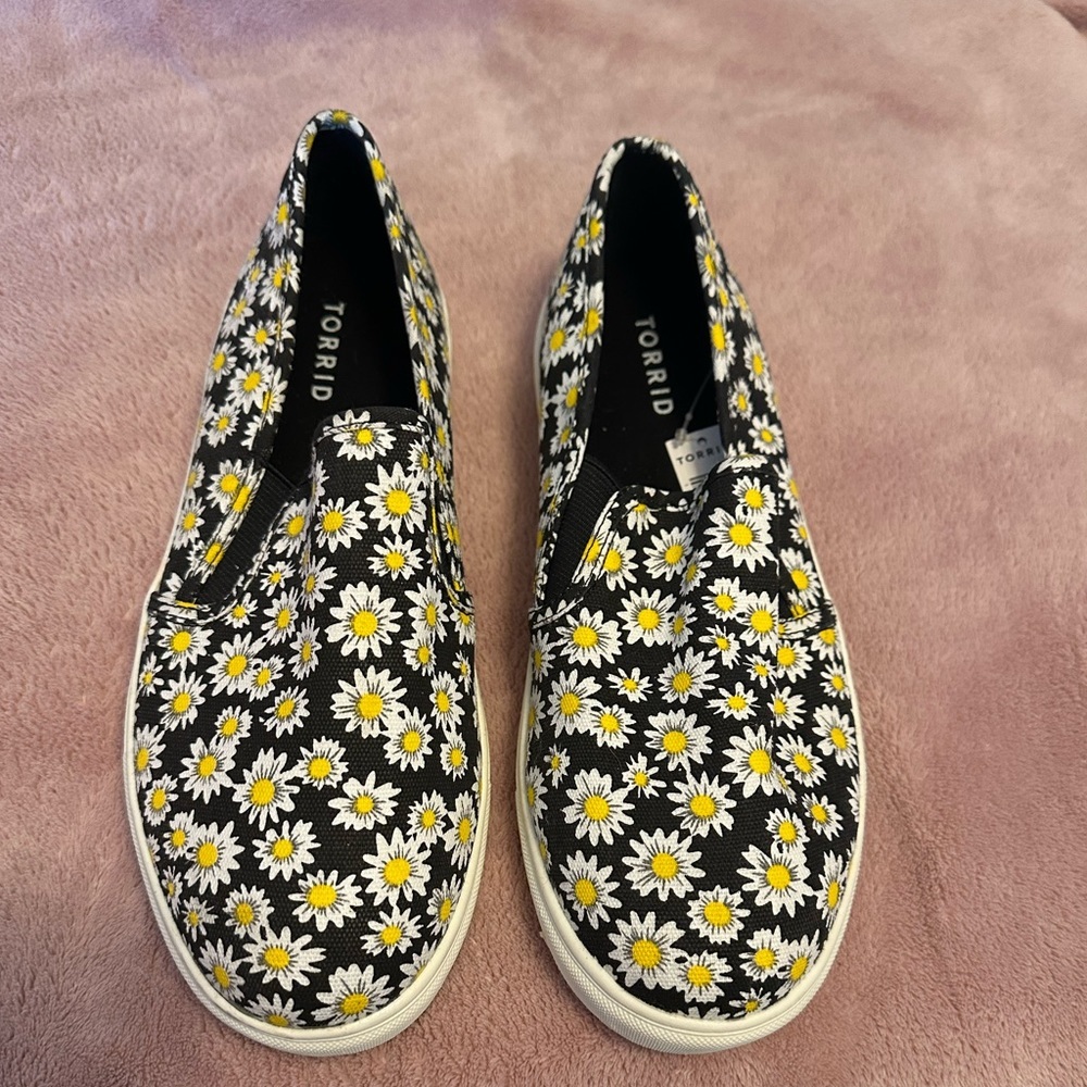 Torrid Daisy Canvas Sneakers Size 9